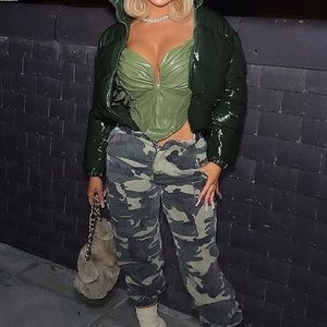 FASHION NOVA CAMO CARGO PANTS SIZE SMALL